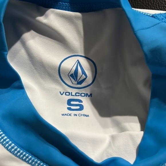 𝅺MEN'S new small Volcom shirt - Picture 2 of 4